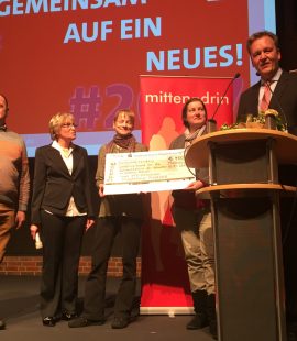 Unsere Ortsvereinsvorsitzende Kornelia Keune und der Bundestagsabgeordnete Burkhard Lischka haben im Rahmen des SPD-Neujahrsempfangs am 10. Januar einen Spendenscheck über 450 Euro an den Landesverband der Aphasiker in Sachsen-Anhalt überreicht. Beim Stadtfelder Weihnachtsspektakel hat der SPD-Ortsverein Stadtfeld für diesen Zweck Glühwein verkauft. Der zweite Teil der Einnahmen über ebenfalls 450 Euro werden an das Kinder- & Familienzentrum Emma am Schellheimerplatz gespendet.