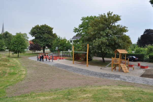 Eröffnung des Spielplatzes am Europaring und Übergabe der Patenschaftsurkunde an den SPD-Ortsverein Magdeburg-Stadtfeld