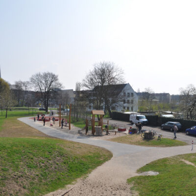Frühjahrsputz der SPD Stadtfeld am 14.04.2012 auf dem Patenspielplatz am Europaring