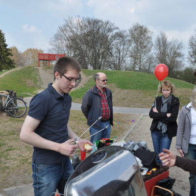 Frühjahrsputz der SPD Stadtfeld am 14.04.2012 auf dem Patenspielplatz am Europaring