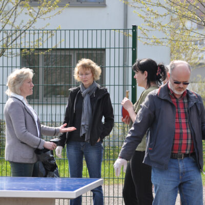 Frühjahrsputz der SPD Stadtfeld am 14.04.2012 auf dem Patenspielplatz am Europaring