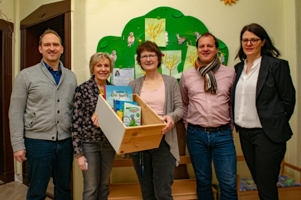 Übergabe der Bücherkiste in der Kita "Schroteblick"